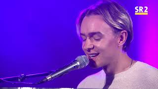 Musik &amp; Konzerte: Der britische Sänger Douglas Dare in Concert Doku (2014)