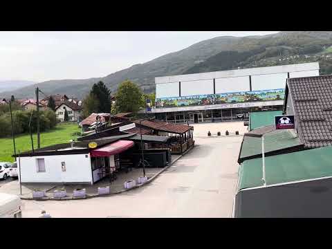 GORAŽDE Bosnien Welche Autos sieht man heutzutage auf der Straße?gradska dvorana #driving #society