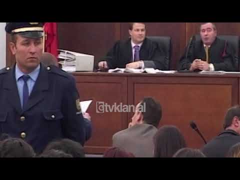 Shtyhet procesi gjyqesor i kokaines, mungon i pandehuri Vehbi Hysi - (7 Mars 2002)