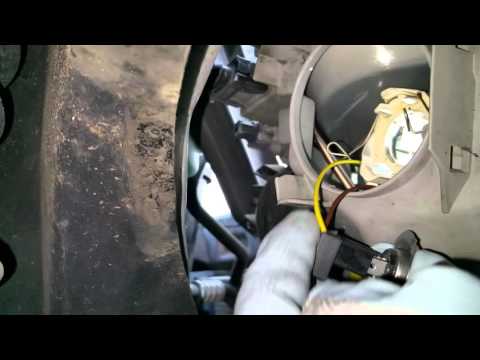 Lampenwechsel bei Mercedes A Klasse Abblendlicht (H7)