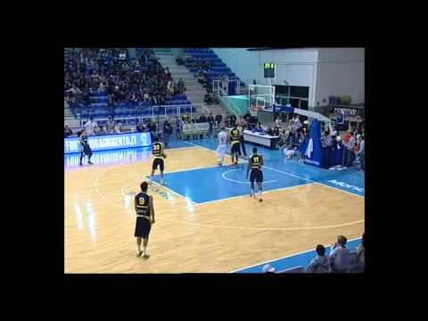 Derby Agrigento-Barcellona Serie A2 Gold: fallo di Jacopo Borra su Piazza