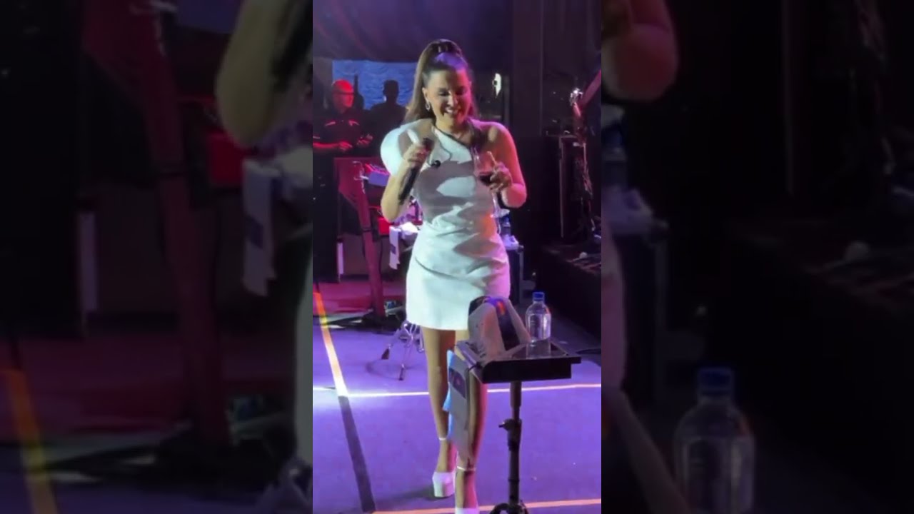 TRECHO DO SHOW EM BANANAL - ES DE MAIARA E MARAISA