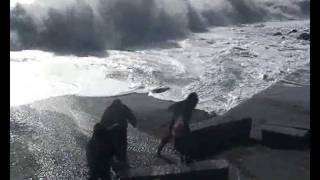 preview picture of video 'Зимний шторм в Ялте. - Winter storm in Yalta, Ukraine.1'