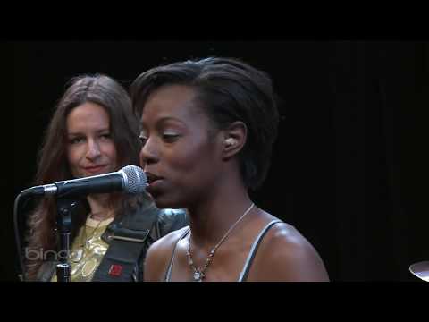 Zepparella - Ramble On (Bing Lounge)