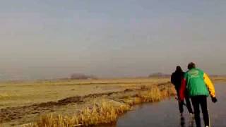 preview picture of video 'Schaatsen - Broek in Waterland -  20081230 - 1'