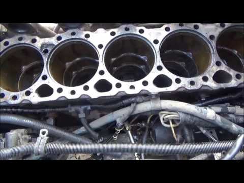 Detroit series 60 in frame rebuild (part 7) pulling liners and cleaning surfaces
