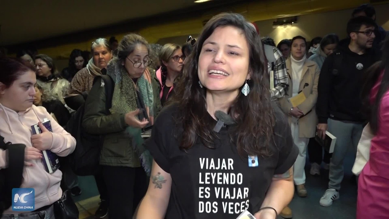 Metro de Buenos Aires propicia la lectura como actividad colectiva para celebrar el Día del Lector