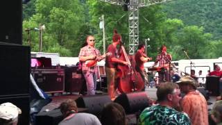 Poor boys delight - infamous stringdusters