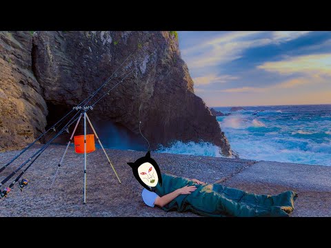 無人の沖堤防で野宿釣りしたら、とんでもないことに…