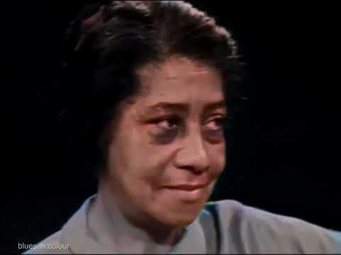 Elizabeth Cotten - live [Colourised] 1965