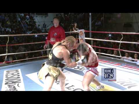 Alejandra "Locomotora" Oliveras vs Leslie  "Explosiva " Morales