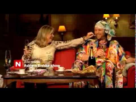 Aune Sand drinks champagne on Asbjørn Brekke-show