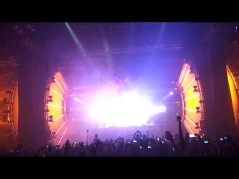 We're All We Need vs. Overload (Above & Beyond vs. Talemono) (Armin van Buuren Mashup) Live!