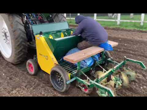Garmach AGP-3R Garlic Planter in Action | Efficient 3-Row Planting Machine 🌱