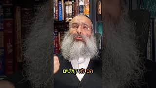 האם בגד עושה בן אדם▪️הרב נחמנסון▪️() (הרב יהודה לייב נחמנסון) - התמונה מוצגת ישירות מתוך אתר האינטרנט יוטיוב. זכויות היוצרים בתמונה שייכות ליוצרה. קישור קרדיט למקור התוכן נמצא בתוך דף הסרטון