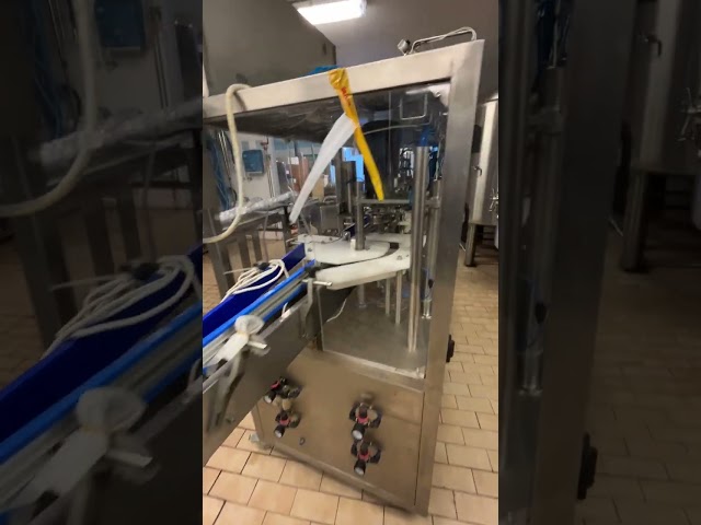 1289985 Övertrycksfyllande burkmaskin 500cph, ink. burktvätt, transportband och bord