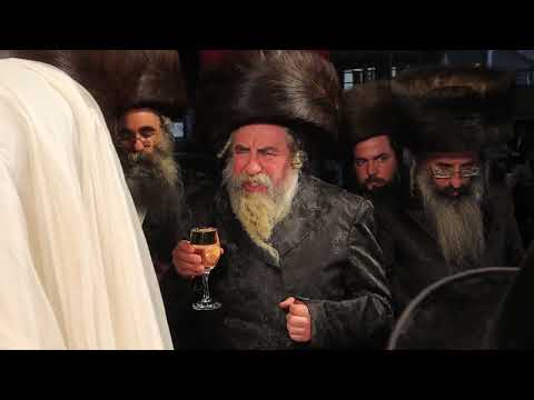 Rachmastrivka Rebbe Mesader Kiddushin At His Nephew's Wedding - Tammuz 5783