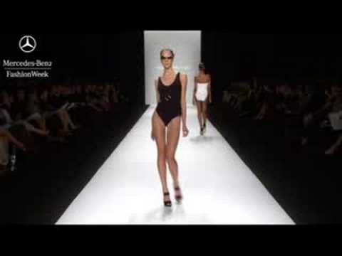 Carmen Marc Valvo  Spring 2009 runway show, Mercedes-Benz Fashion Week
