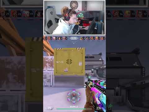 Valorantta bu hassasiyet HİLE gibi oynatıyor #shorts #valorant