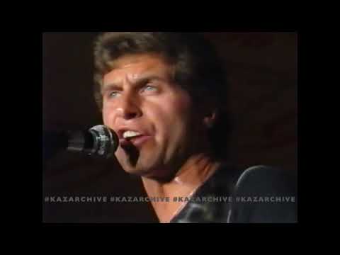 JOHNNY RIVERS: "Secret Agent Man" and "Seventh Son" LIVE AT GILLEY'S July 5th 1982 with RONNIE TUTT