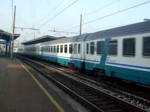 InterCity pulled by a E.402a passes Milano Lambrate