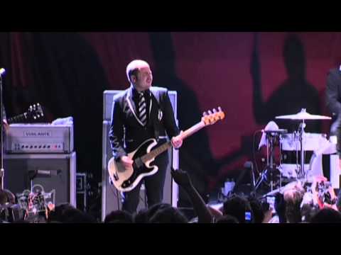 The Hives - Early Morning Wake Up Call (Flash And The Pan) (Live in Sydney) | Moshcam