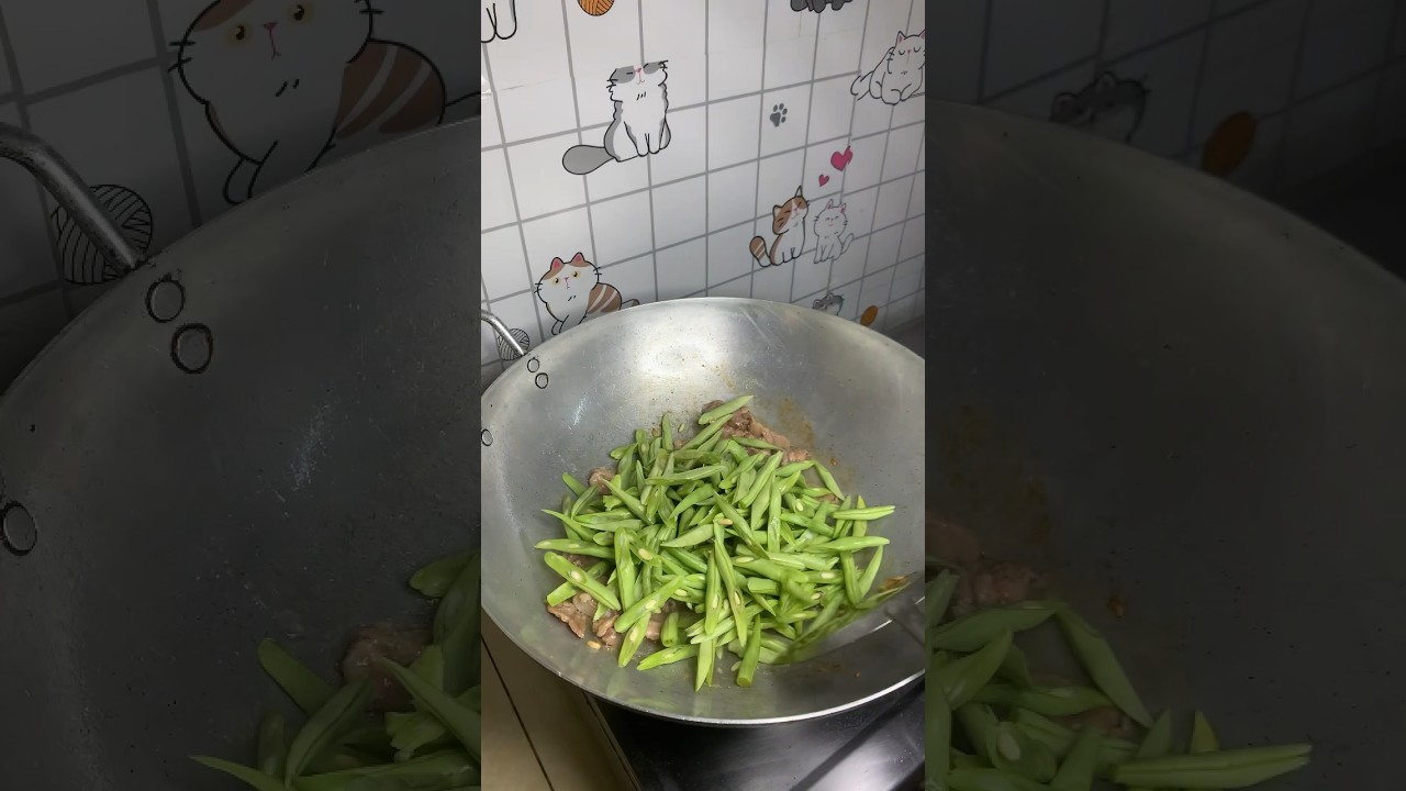 Fried green beans with beef #shorts #beef #cooking #cookingchannel #asmr #asmrsounds #cookingvideo