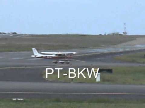 Aviação do Brasil Ex. Helisul (PT-BKW) Ceesna 150J taxiando em Salvador/BA