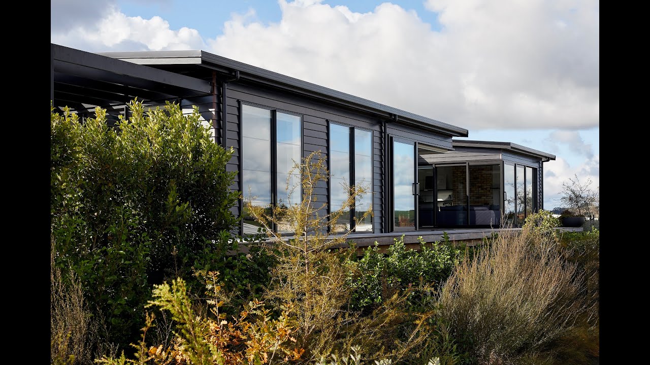 This striking black-clad home brings Tuscany and New York to Matakana