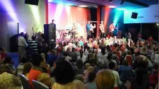 The Wiggles - sing with me /romp bomp a stomp (live) @ mingara, 3-5-2012