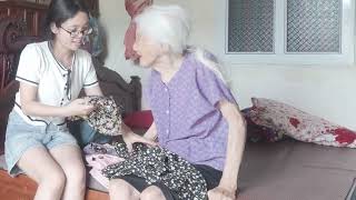 Lan Bought Her Grandma a New Shirt… Her Reaction Was Priceless