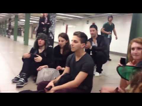 Jared Leto sings in Subway 30 Second to Mars