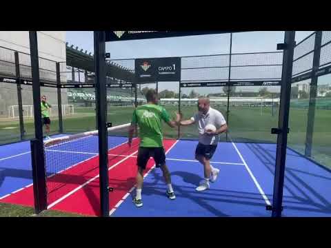 Joaquín y Borja Iglesias jugando Padbol en la Ciudad Deportiva del Betis «Luis del Sol»