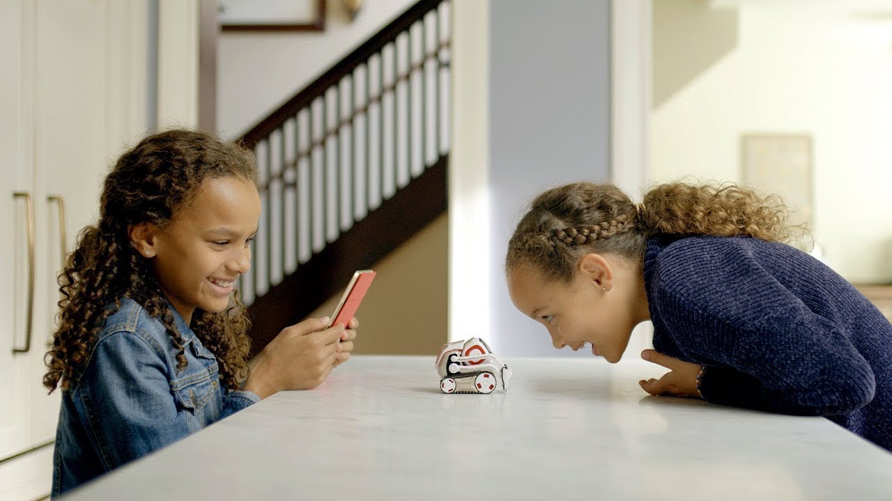 Cozmo by ddl  | Cozmo Performs!