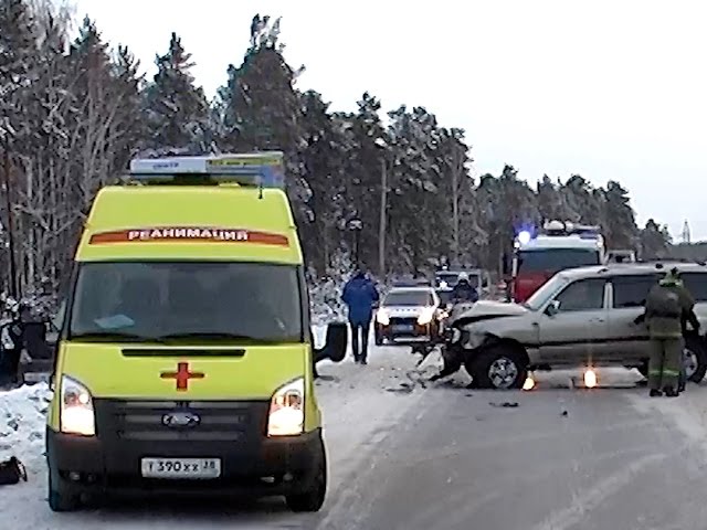 Женщину зажало в автомобиле!