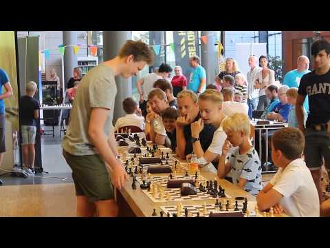 Sjakk Megasimultan - Johan Sebastian vs Annar