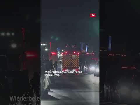 Video Thumbnail: Mercedes rammt Mauer auf A61, Transporter kracht in Auto | #ntv