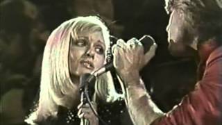 Olivia Newton-John - Rest Your Love on Me w/Andy Gibb (live)