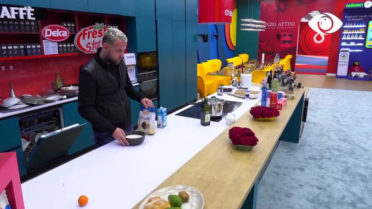 Luizi zgjohet i pari gatuan mëngjesin e tij