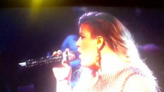 Kelly Clarkson and Meghan Linsey performs on the voice