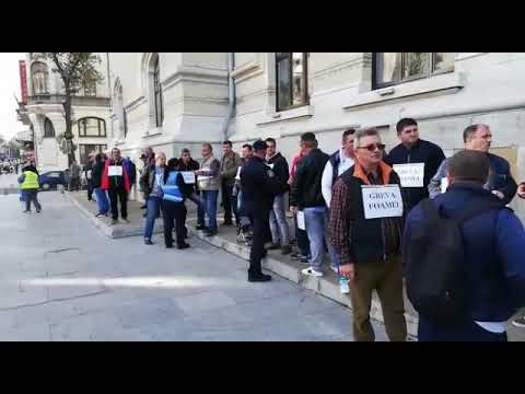 Taximetriștii independenți protestează în fața Primăriei Capitalei!