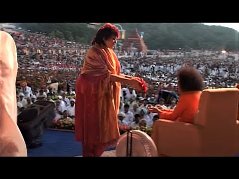 Dana Gillespie performs Om Shakti for the 75th Birthday of Sathya Sai Baba