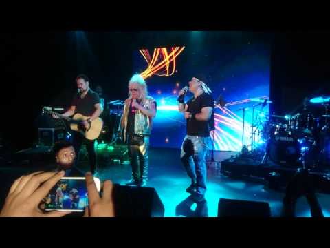 XAVA DRAGO Y CHARLIE MONTTANA interpretando un éxito de MARA