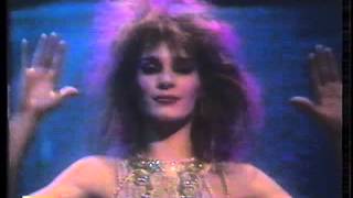 Sue Menhenick - I&#39;ll Find My Way Home - Jon And Vangelis (17th Dec 1981)