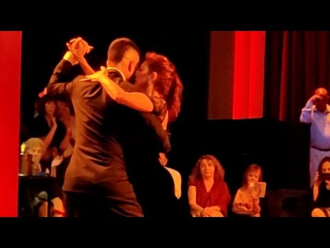 Moira Castellano y Javier Rodríguez. De Floreo (Pugliese) Milonga Malena 10dic22 (2/4)