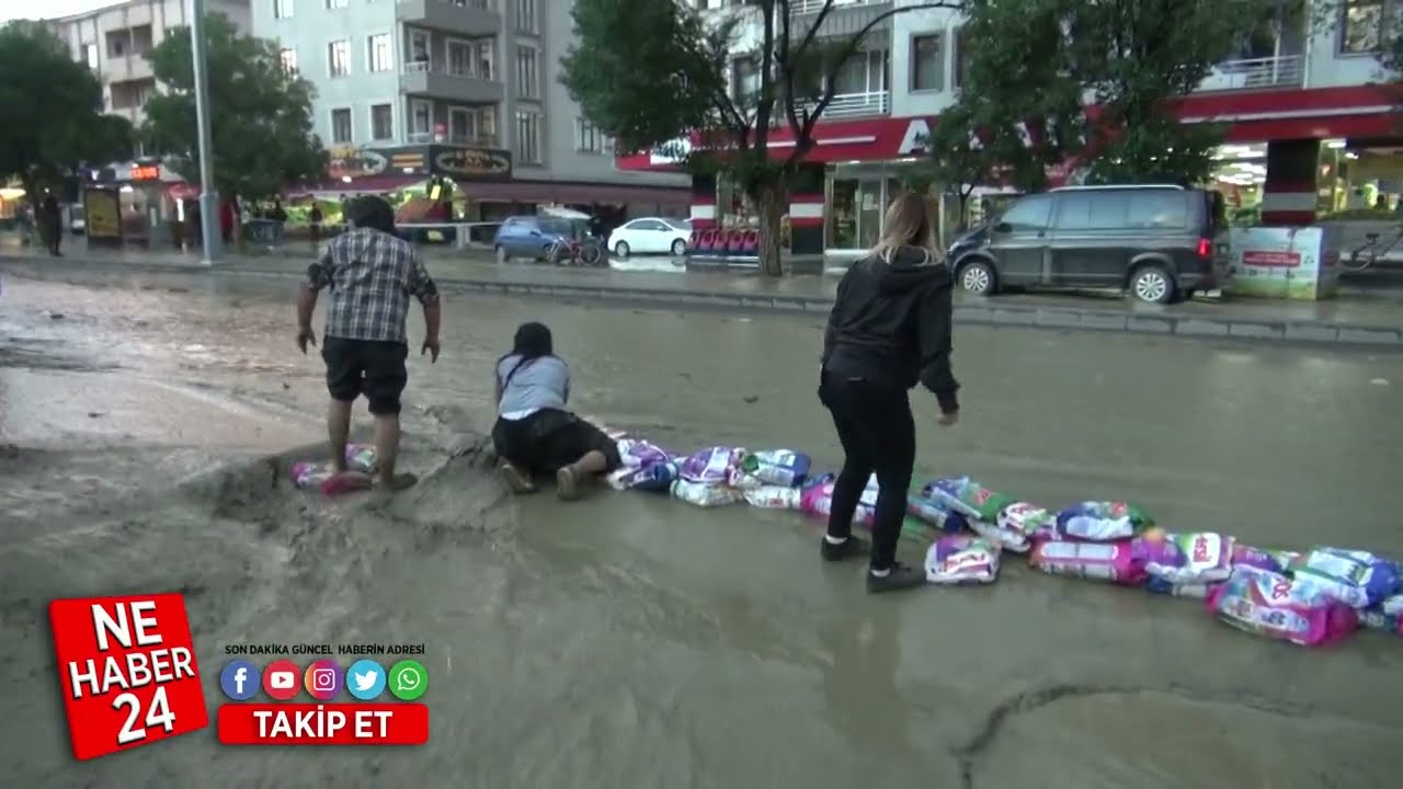 Erzincan'da şehir sular altında kaldı