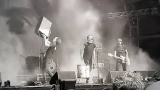 A PLACE TO BURY STRANGERS – ‘Chasing Colors’