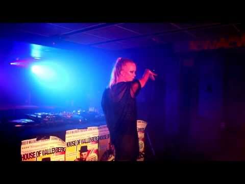 P*Fect perform House of Wallenberg "Love Yourself" at Mums Mums