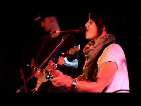 Jess Harlen - 'Meanwhile' and 'Lover Come Find Me (feat Ru C.L.)' live