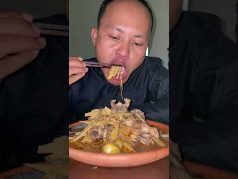 Cook soup frog and Bamboo shoots